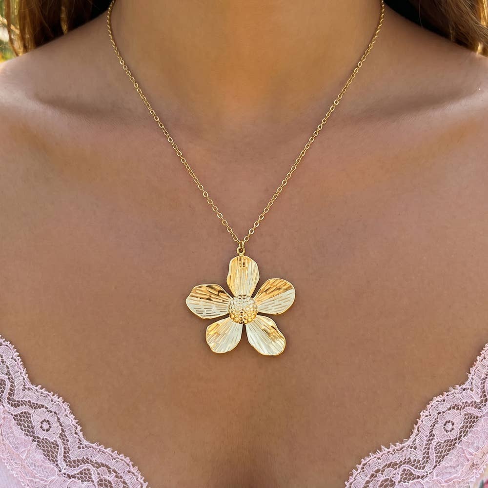 Textured Flower Pendant Necklace